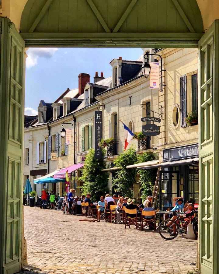 Logis Hotel La Croix Blanche Fontevraud Экстерьер фото