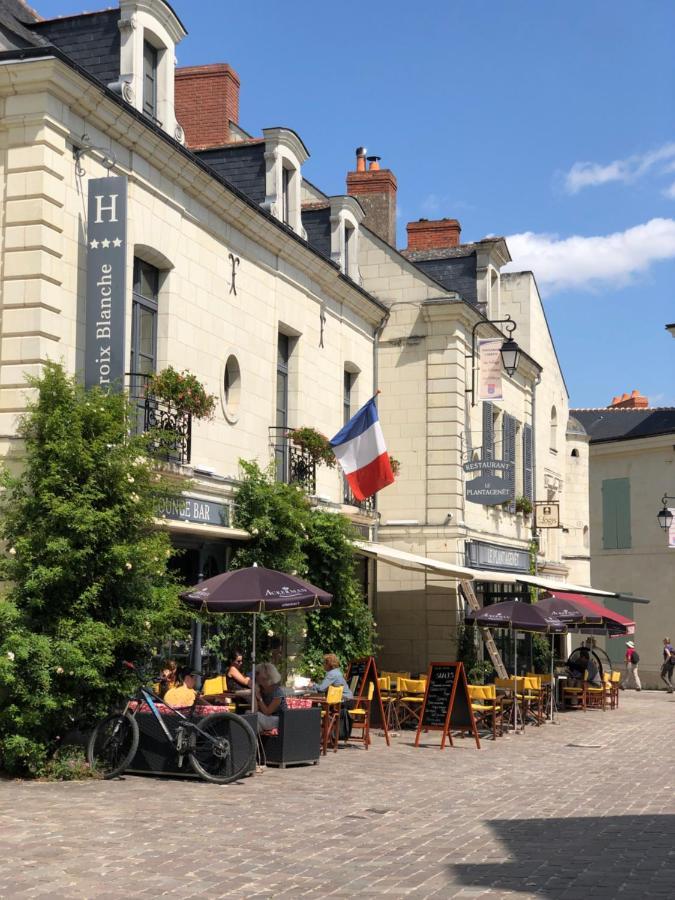 Logis Hotel La Croix Blanche Fontevraud Экстерьер фото