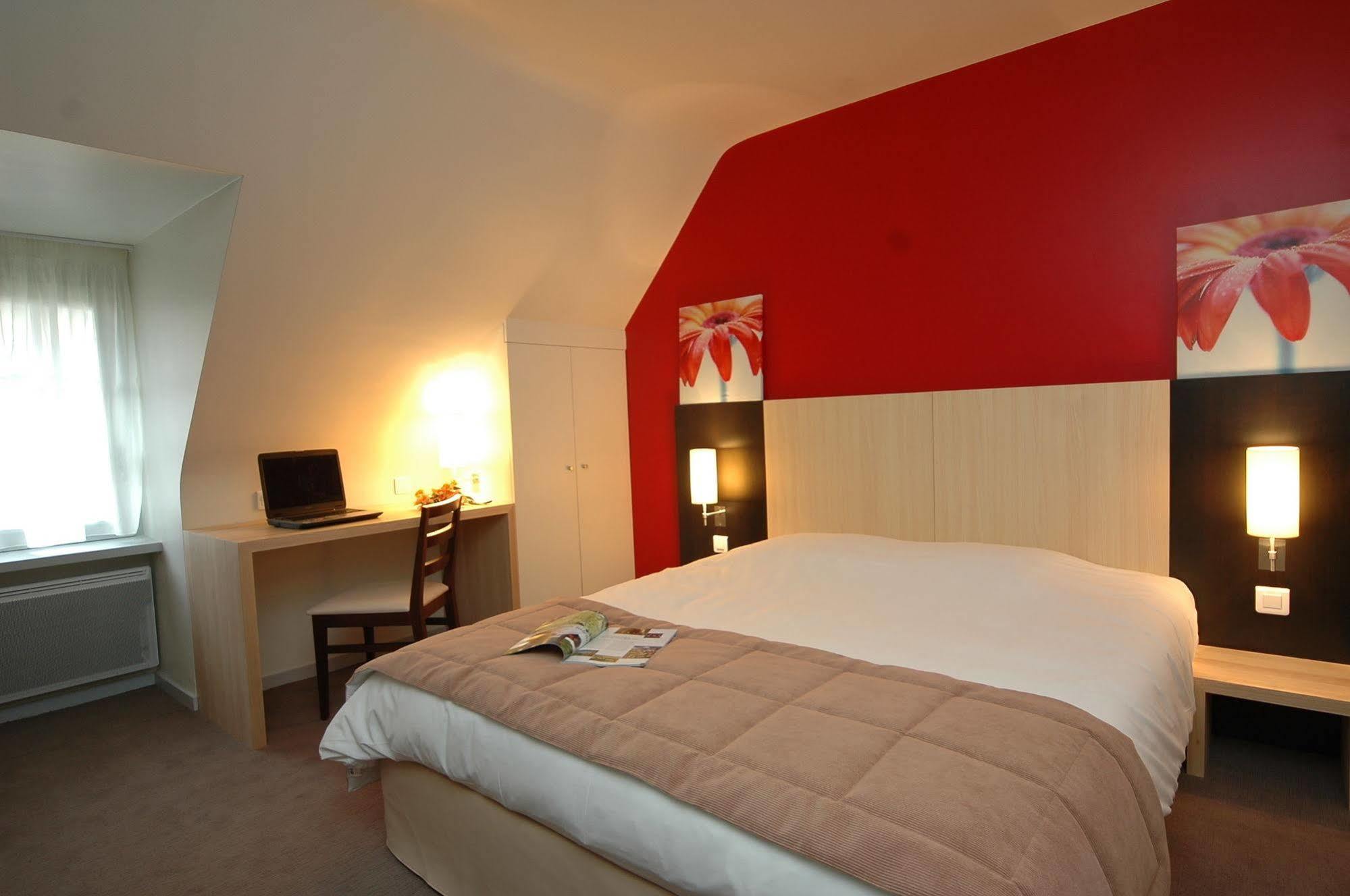 Logis Hotel La Croix Blanche Fontevraud Номер фото