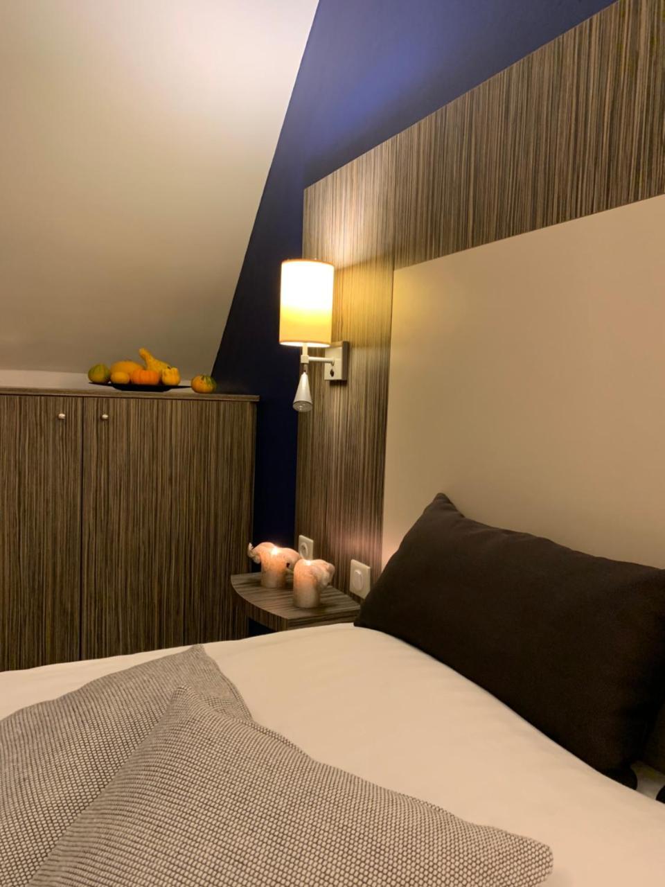 Logis Hotel La Croix Blanche Fontevraud Экстерьер фото